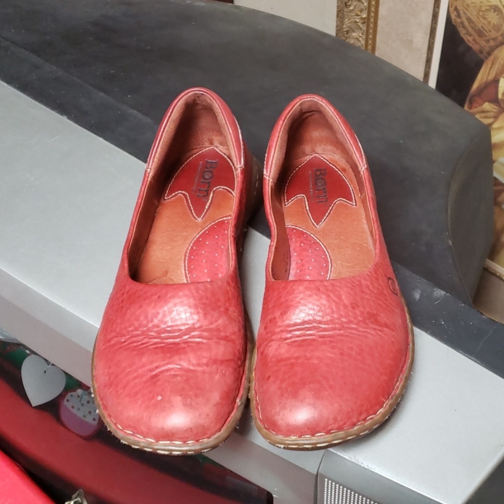 Red used born flats